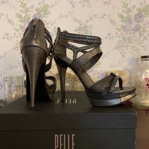 Pelle Moda size 9 heels